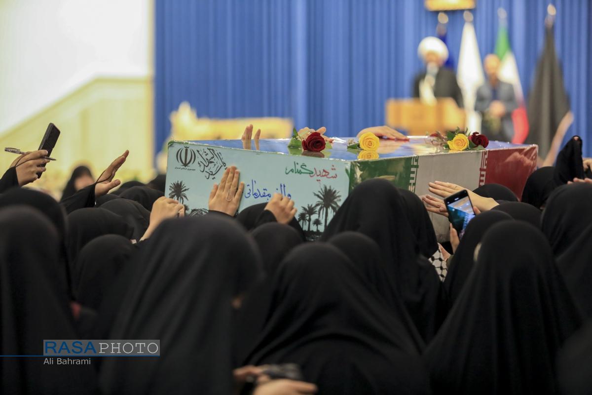 گزارش همایش «طلایه‌داران مقاومت» در جامعةالزهرا////// منتظر عکس