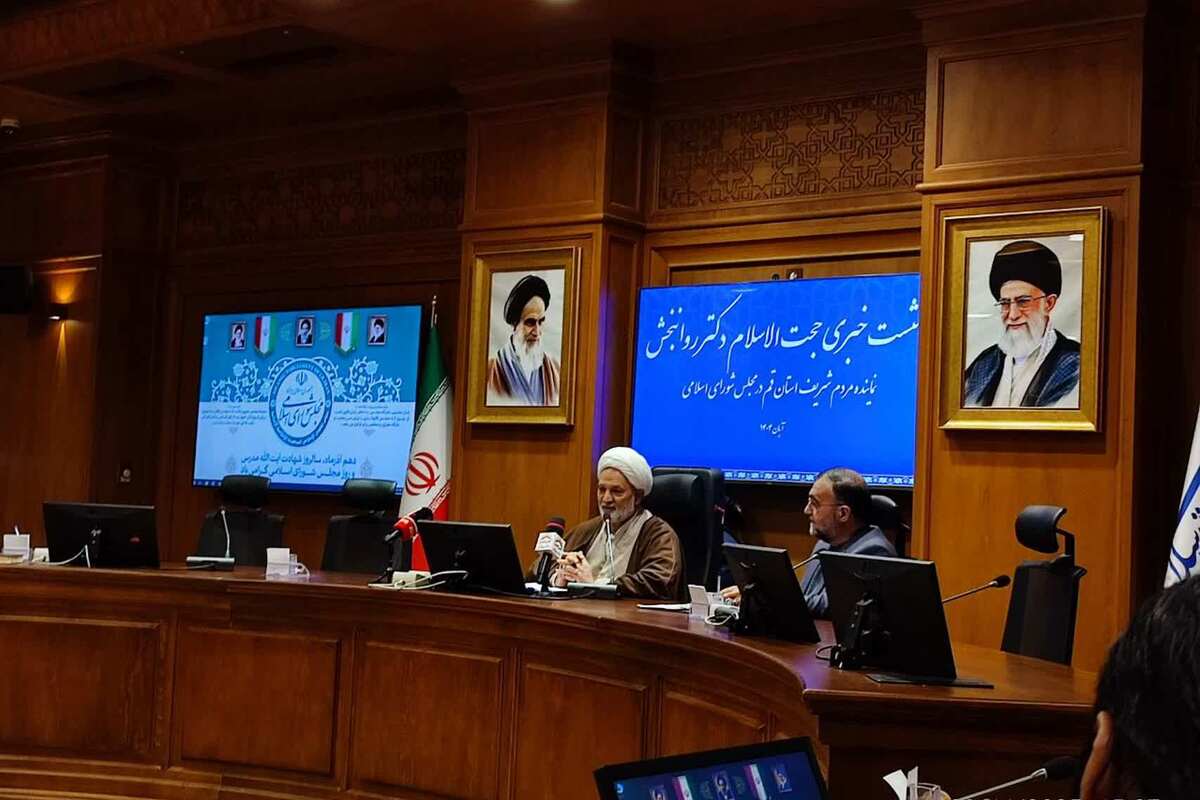 فرودگاه قم حیاتی است / مونوریل «استخوان در گلو» مانده