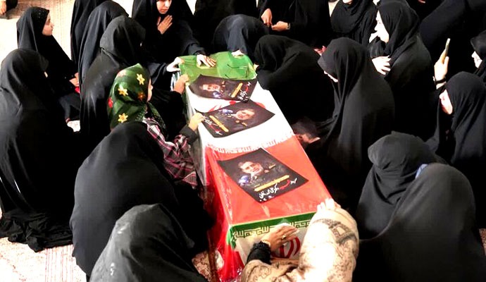 مراسم وداع با پیکر شهید سردار نائینی در کاشان برگزار شد + عکس