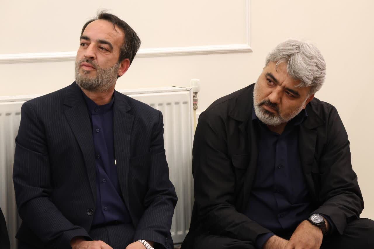 دیدار مسئولان حوزوی آذربایجان شرقی با خانواده شهید محدث‌نیا+ تصاویر