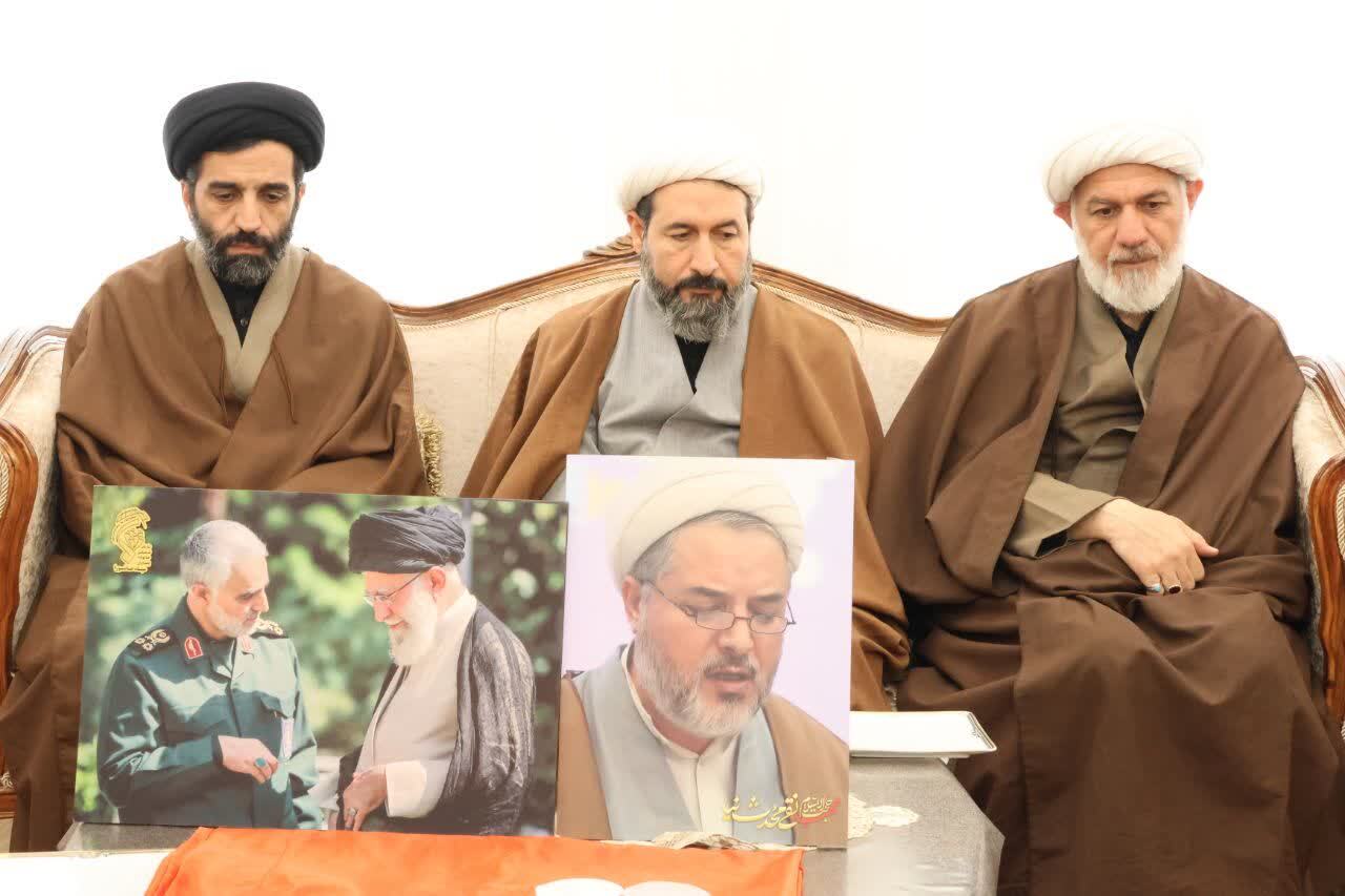 دیدار مسئولان حوزوی آذربایجان شرقی با خانواده شهید محدث‌نیا+ تصاویر
