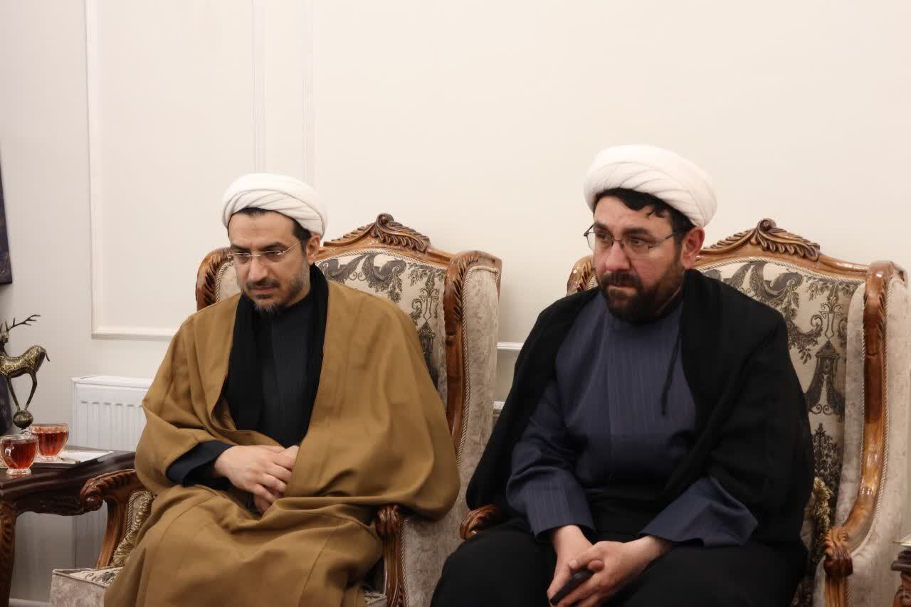 دیدار مسئولان حوزوی آذربایجان شرقی با خانواده شهید محدث‌نیا+ تصاویر