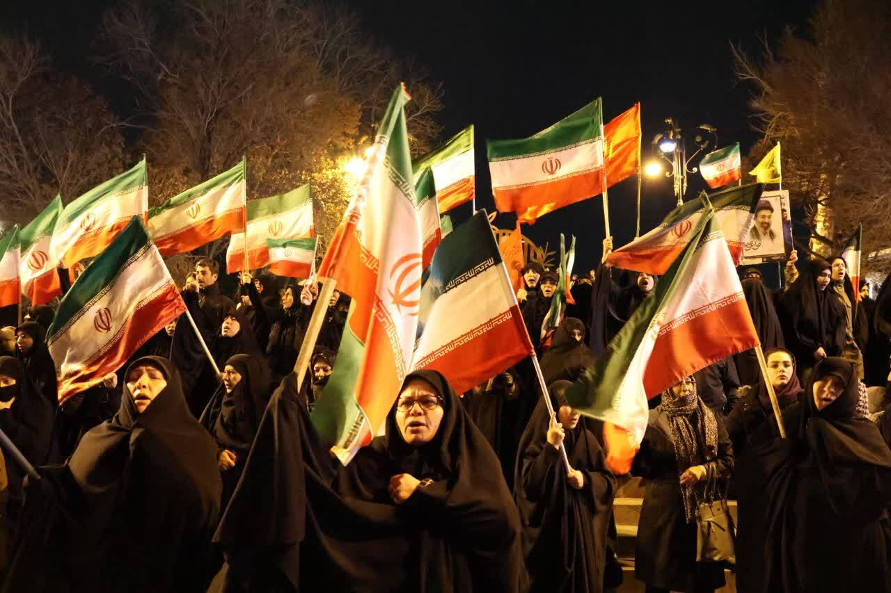 تجدید بیعت با رهبر انقلاب و اعلام آمادگی برای دفاع از آرمانهای انقلاب+ تصاویر تجدید بیعت با رهبر انقلاب و اعلام آمادگی برای دفاع از آرمانهای انقلاب+ تصاویر