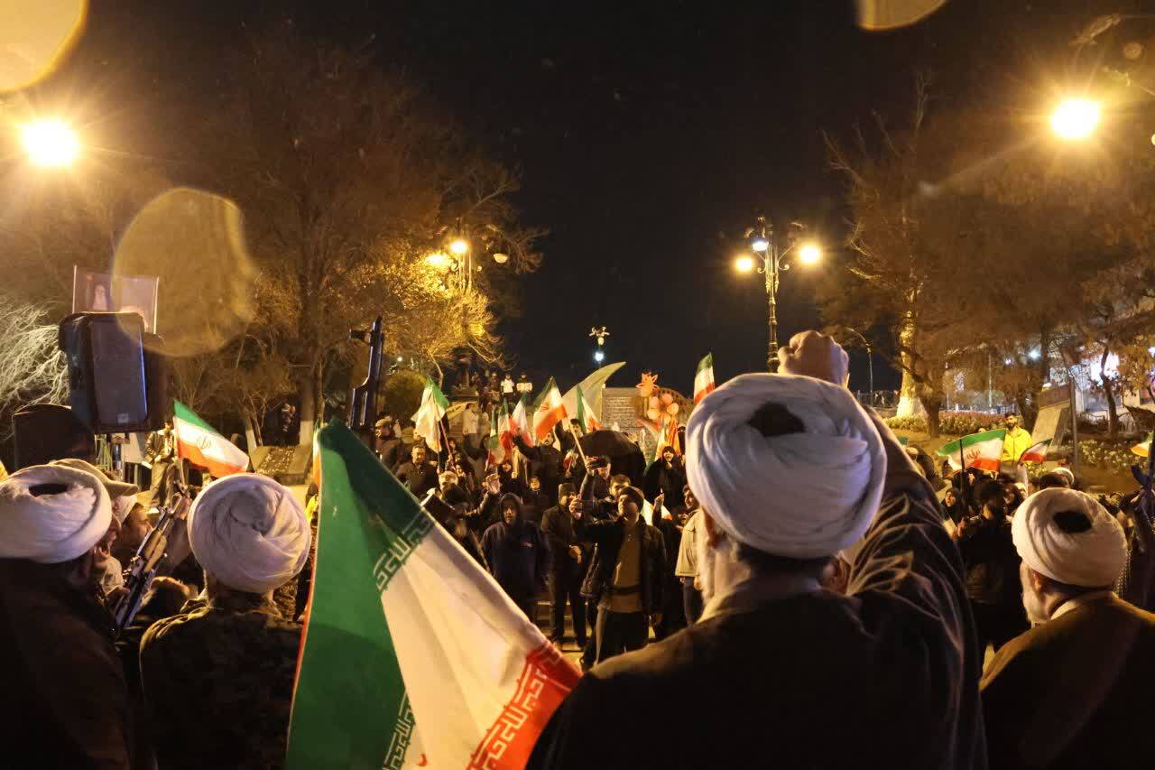 تجدید بیعت با رهبر انقلاب و اعلام آمادگی برای دفاع از آرمانهای انقلاب+ تصاویر تجدید بیعت با رهبر انقلاب و اعلام آمادگی برای دفاع از آرمانهای انقلاب+ تصاویر