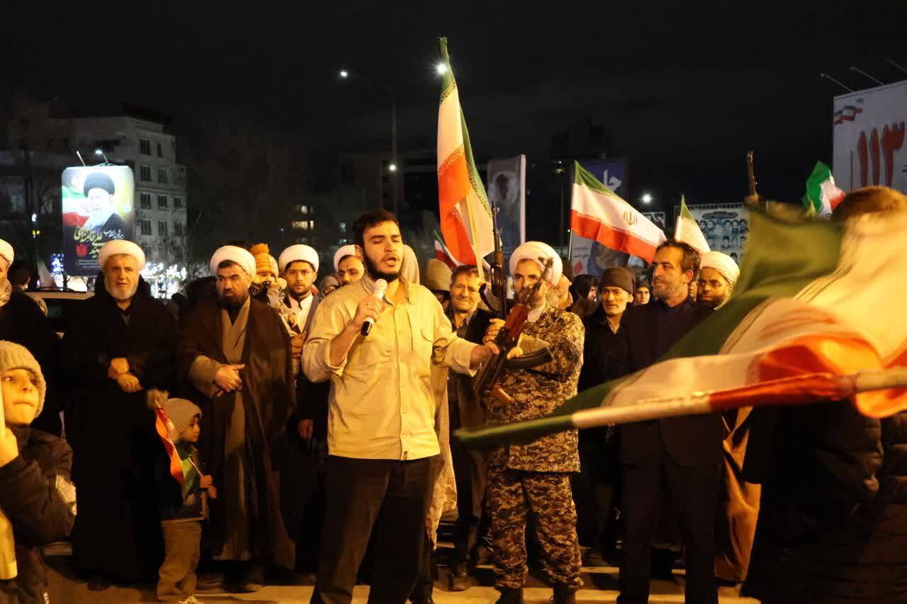 تجدید بیعت با رهبر انقلاب و اعلام آمادگی برای دفاع از آرمانهای انقلاب+ تصاویر تجدید بیعت با رهبر انقلاب و اعلام آمادگی برای دفاع از آرمانهای انقلاب+ تصاویر