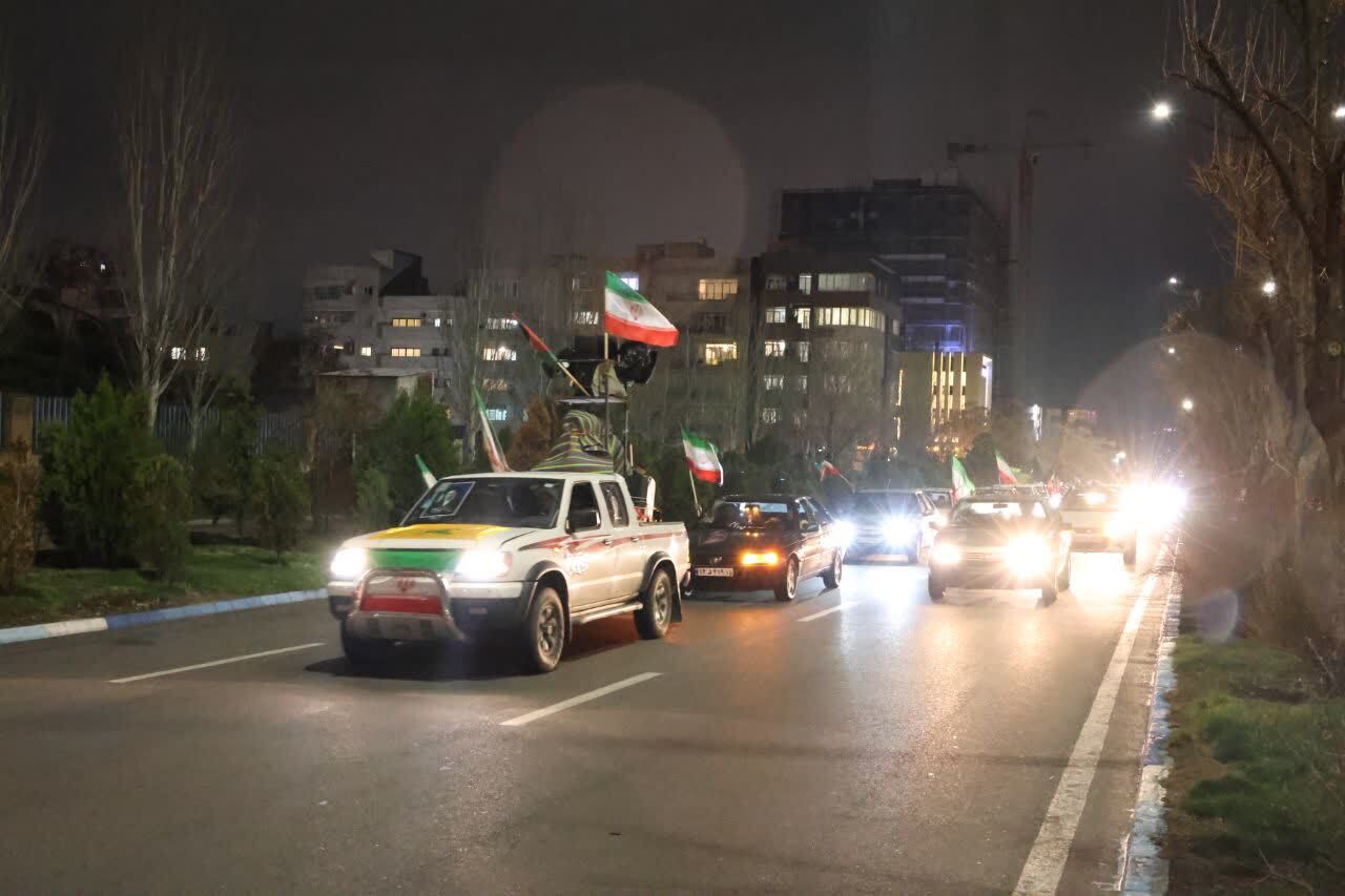 کاروان خودرویی سازمان بسیج طلاب و روحانیون سپاه عاشورا در خیابان‌های تبریز به حرکت درآمد