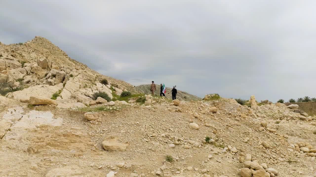حضور میدانی امام جمعه اهواز برای نبرد با دشمن حضور میدانی امام جمعه اهواز برای نبرد با دشمن