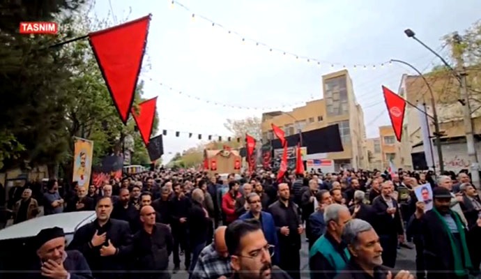 وداع و تشییع باشکوه کاشانیها با سخنگوی سپاه + عکس وداع و تشییع باشکوه کاشانیها با سخنگوی سپاه + عکس