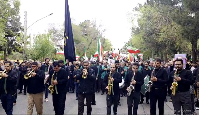 وداع و تشییع باشکوه کاشانیها با سخنگوی سپاه + عکس وداع و تشییع باشکوه کاشانیها با سخنگوی سپاه + عکس