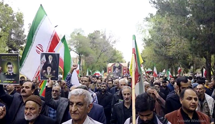 وداع و تشییع باشکوه کاشانیها با سخنگوی سپاه + عکس وداع و تشییع باشکوه کاشانیها با سخنگوی سپاه + عکس