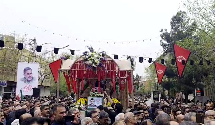 وداع و تشییع باشکوه کاشانیها با سخنگوی سپاه + عکس وداع و تشییع باشکوه کاشانیها با سخنگوی سپاه + عکس