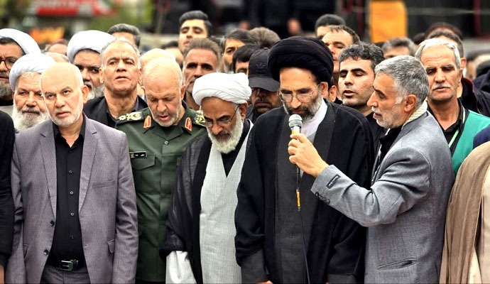 وداع و تشییع باشکوه کاشانیها با سخنگوی سپاه + عکس وداع و تشییع باشکوه کاشانیها با سخنگوی سپاه + عکس