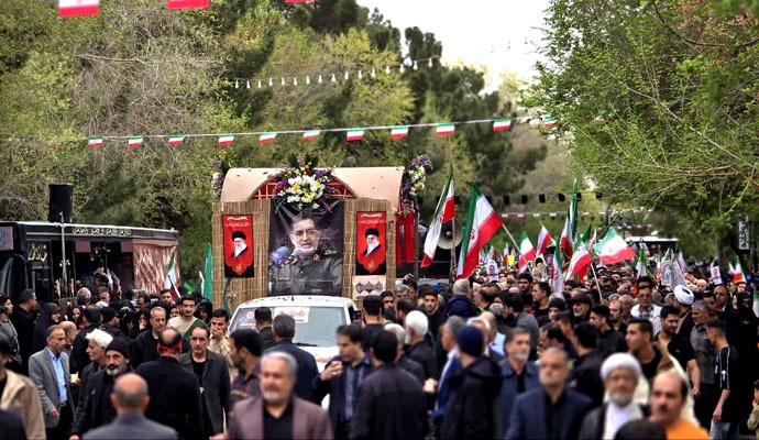 گزارش تصویری تشییع باشکوه شهید سردار نائینی گزارش تصویری تشییع باشکوه شهید سردار نائینی