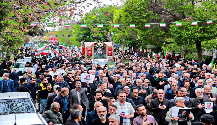 گزارش تصویری تشییع باشکوه شهید سردار نائینی گزارش تصویری تشییع باشکوه شهید سردار نائینی