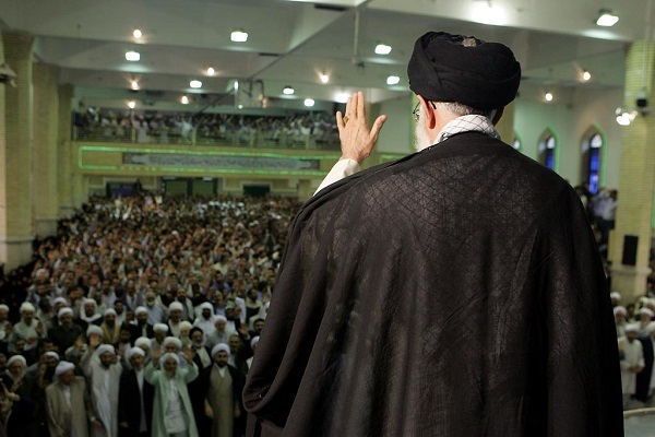 بازخوانی هدایت الهی و رهبری کاریزماتیک شهید امام خامنه‌ای