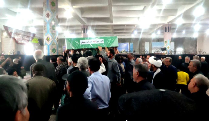 تشییع شهدای دانش آموز کاشانی + عکس