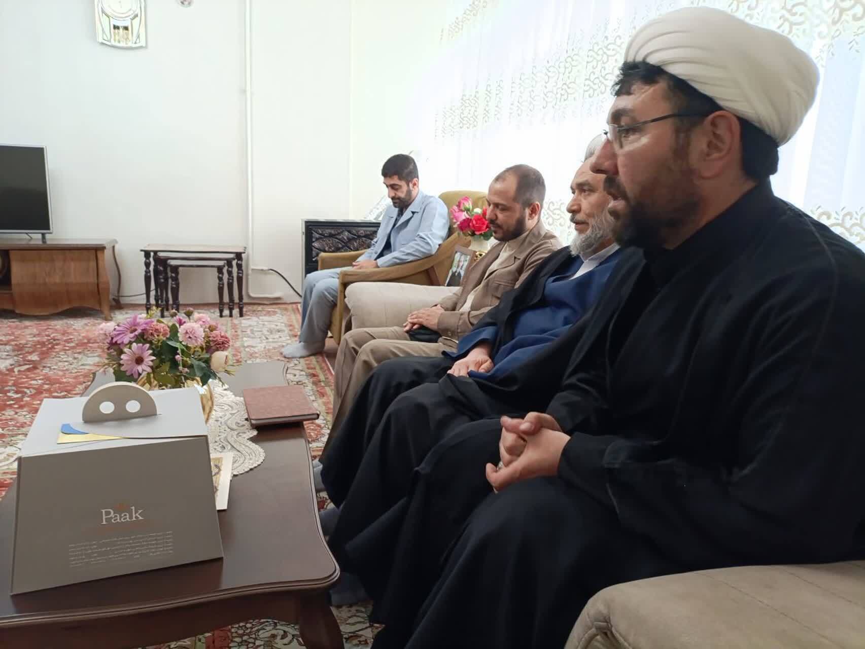 دیدار مسئول بسیج طلاب با مجروح جنگ رمضان و خانواده شهید محدث‌نیا+ تصاویر