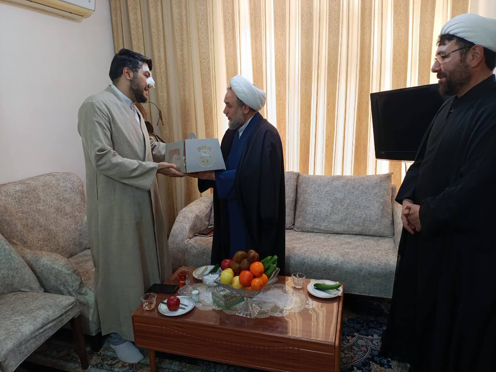 دیدار مسئول بسیج طلاب با مجروح جنگ رمضان و خانواده شهید محدث‌نیا+ تصاویر