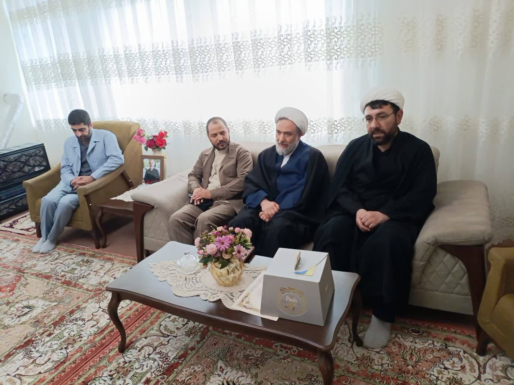 دیدار مسئول بسیج طلاب با مجروح جنگ رمضان و خانواده شهید محدث‌نیا+ تصاویر
