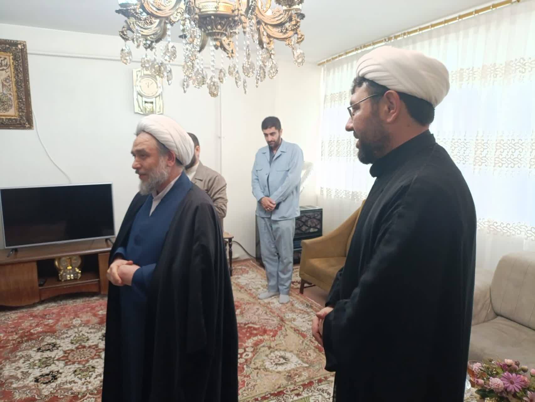 دیدار مسئول بسیج طلاب با مجروح جنگ رمضان و خانواده شهید محدث‌نیا+ تصاویر