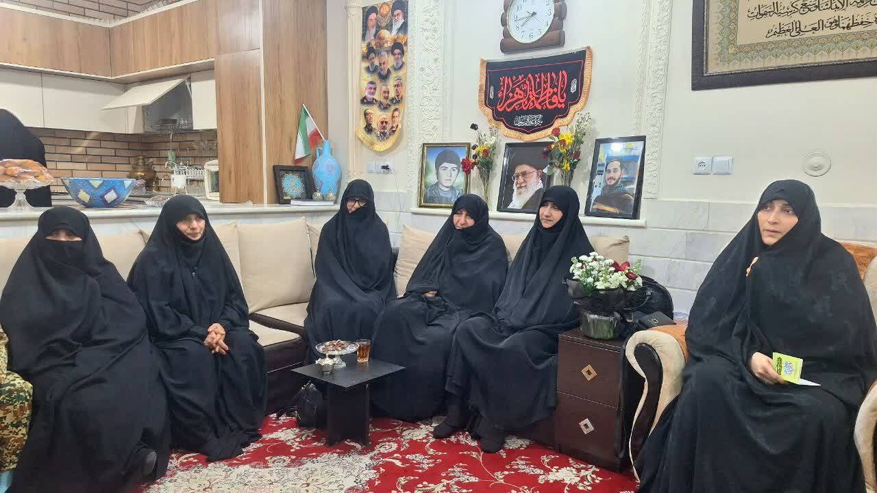 دیدار نوروزی مدیر جامعه‌الزهرا با خانواده شهید مدافع حرم محمدحسین قلعه نوعی