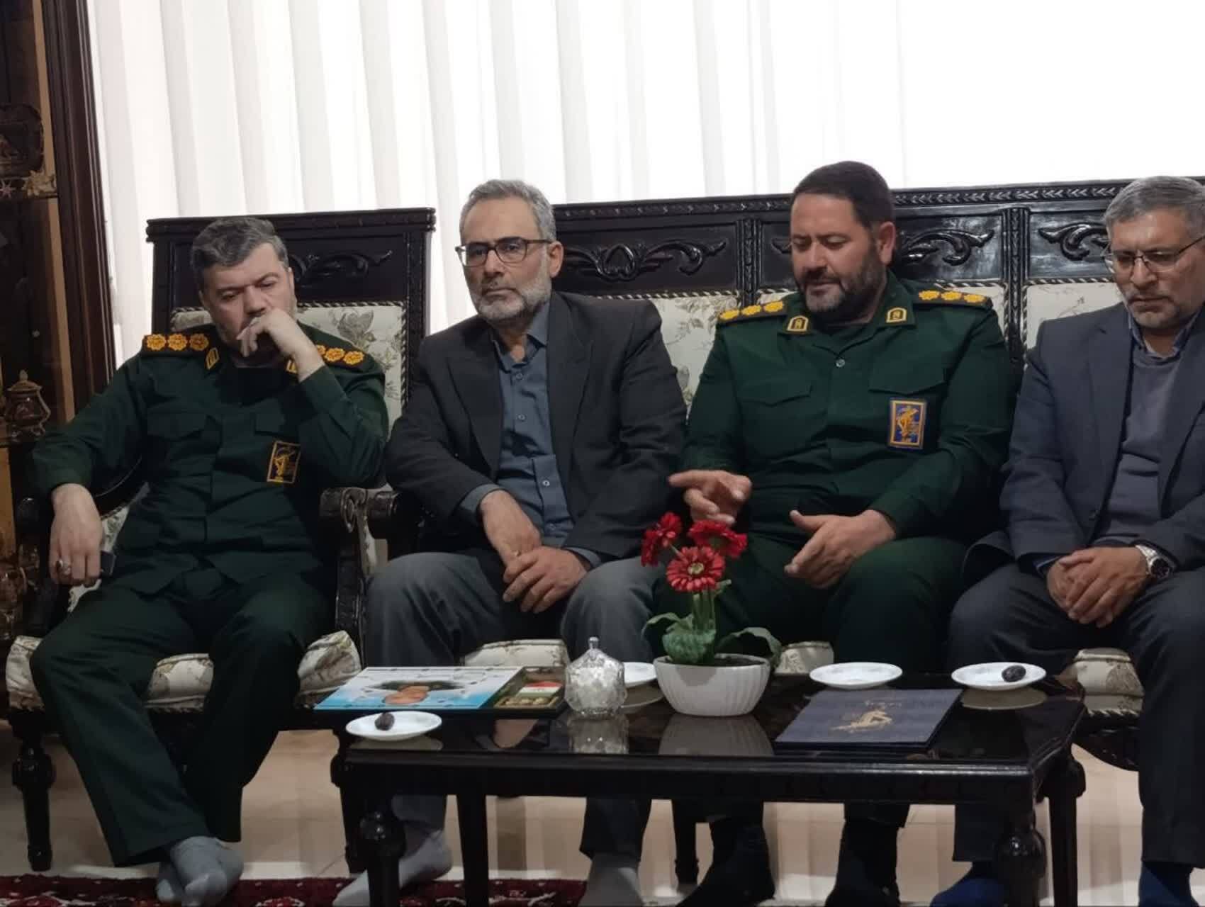 خانوادههای شهدا پرچمداران واقعی فرهنگ ایثار و شهادتاند+ تصاویر خانوادههای شهدا پرچمداران واقعی فرهنگ ایثار و شهادتاند+ تصاویر