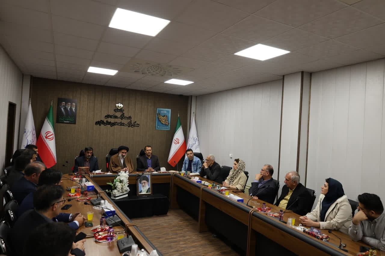 اثر هنری «تجلی نور از خاکستر» با موضوع محکومیت اهانت به قرآن در شهرکرد رونمایی شد اثر هنری «تجلی نور از خاکستر» با موضوع محکومیت اهانت به قرآن در شهرکرد رونمایی شد