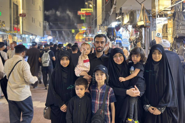 این دختر شهید ۶۰ روز است که خیابان را خالی نگذاشته!