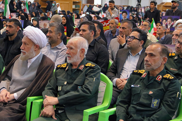 مراسم بزرگداشت شهید سردار خادمی در حرم مطهر شاهچراغ برگزار شد