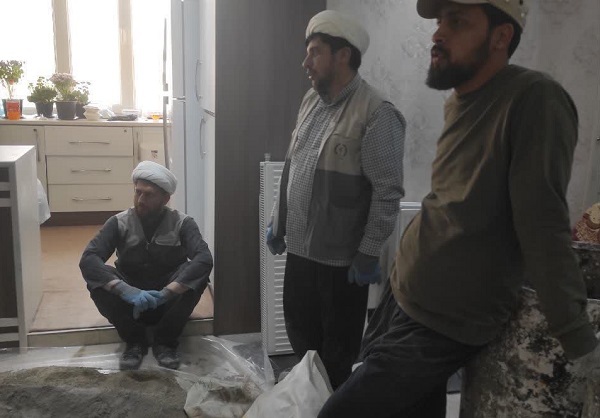 روایتی از خدمت رسانی طلاب نورآباد فارس به مردم آسیب دیده تهران در جنگ رمضان روایتی از خدمت رسانی طلاب نورآباد فارس به مردم آسیب دیده تهران در جنگ رمضان