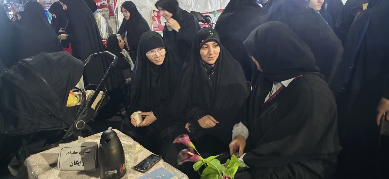 تداوم فعالیت موکب «شجره طیبه» حوزه علمیه خواهران بناب در میدان امام حسین+ تصاویر