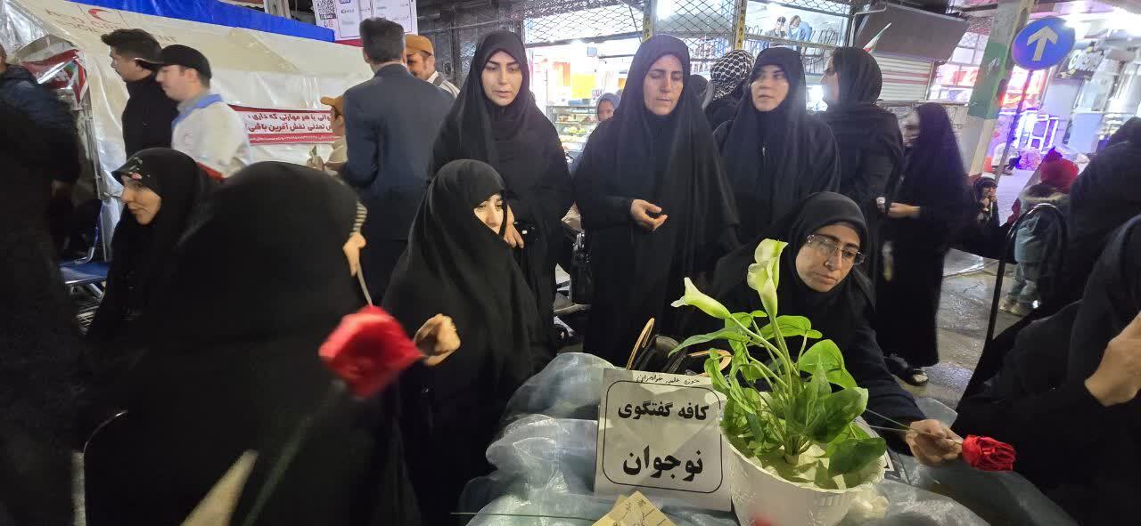 تداوم فعالیت موکب «شجره طیبه» حوزه علمیه خواهران بناب در میدان امام حسین+ تصاویر
