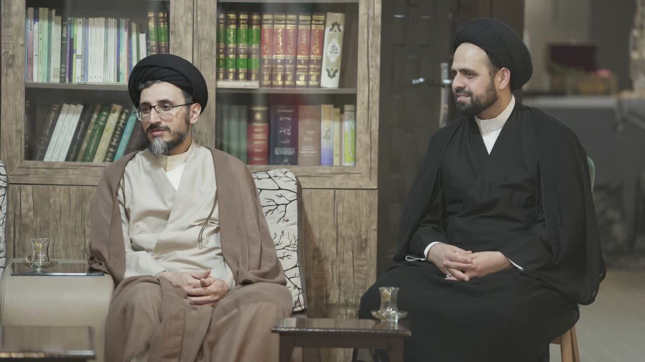 حضور آیت الله اعرافی در منزل وزیر اطلاعات شهید