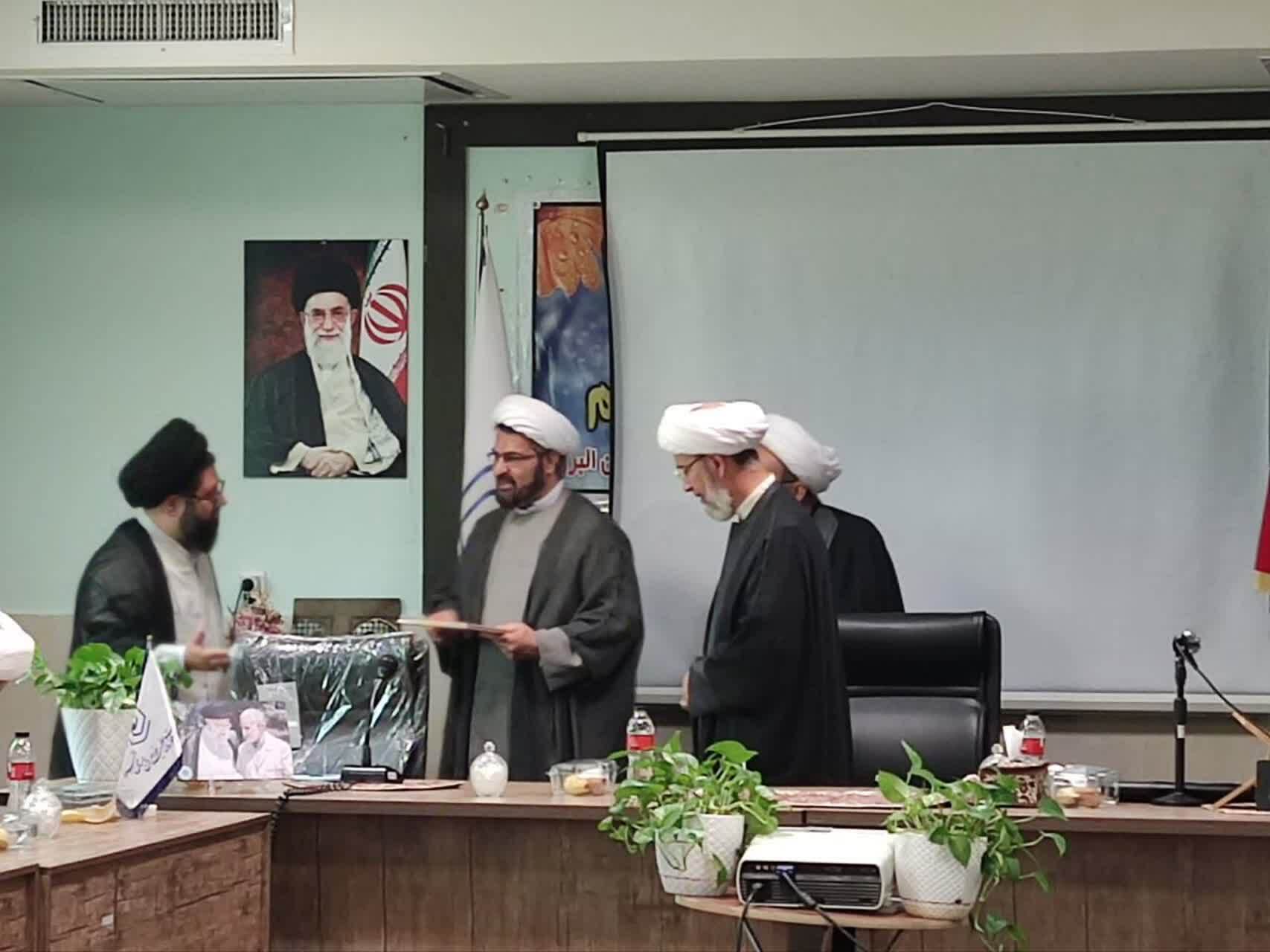 آیین تکریم و معارفه مدیر حوزه علمیه خواهران استان البرز برگزار شد آیین تکریم و معارفه مدیر حوزه علمیه خواهران استان البرز برگزار شد