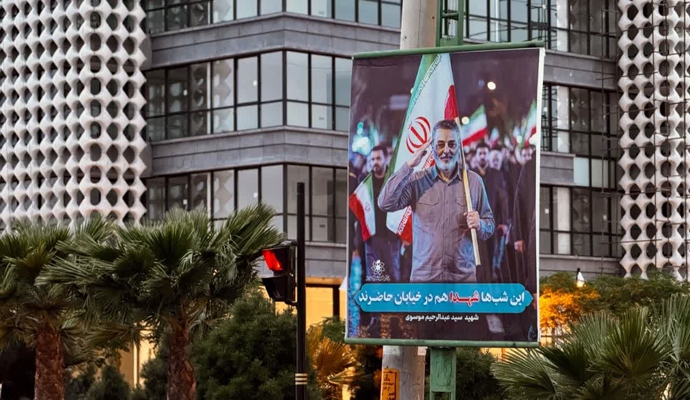 اکران تصاویر شهدای والامقام در سازه‌های تبلیغات محیطی کاشان + عکس