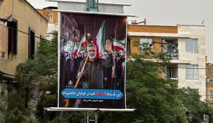 اکران تصاویر شهدای والامقام در سازه‌های تبلیغات محیطی کاشان + عکس