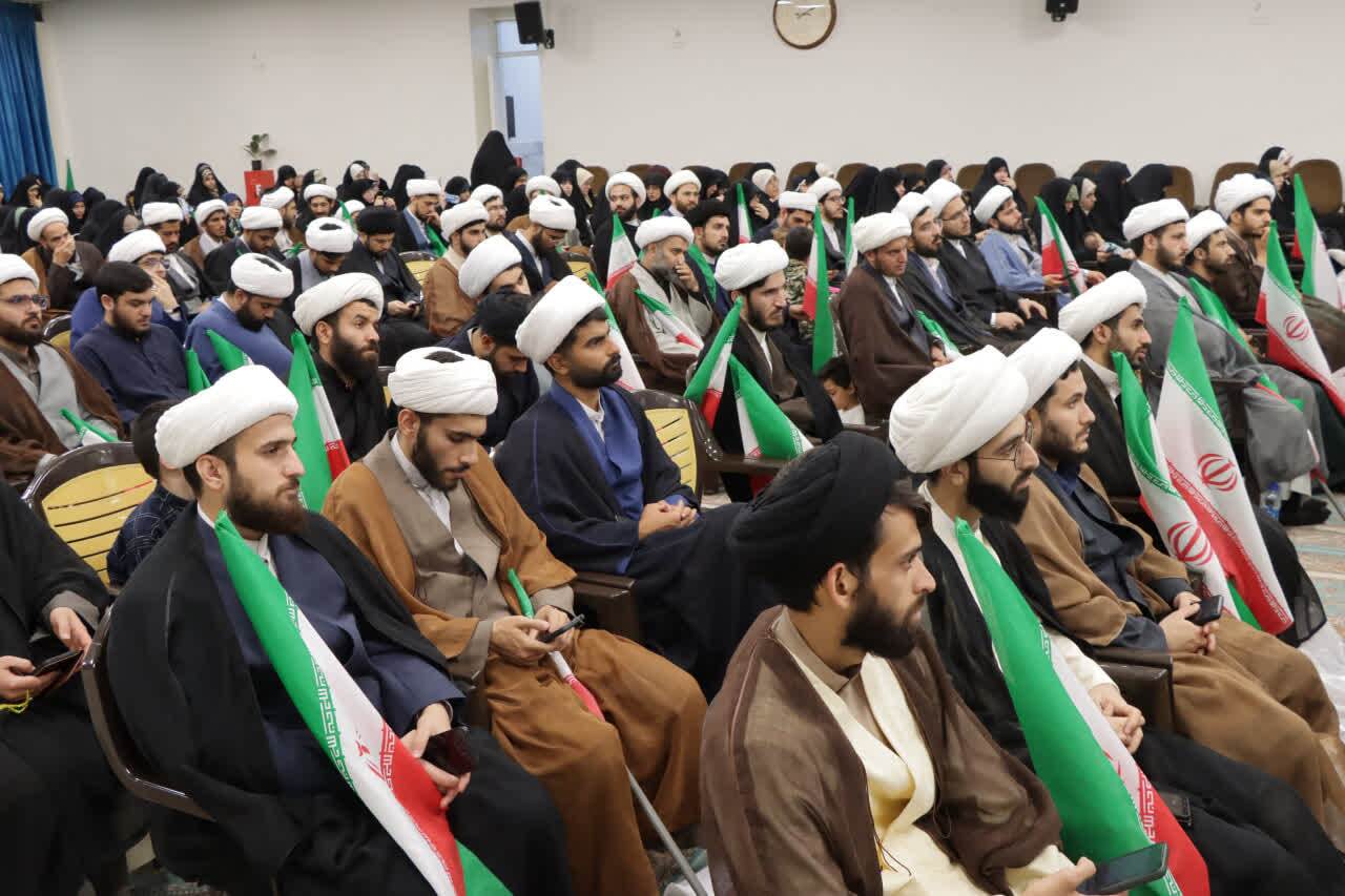 همایش تلبس «ردای بهشتی» ویژه طلاب جدیداللباس قم در جمکران برگزار شد
