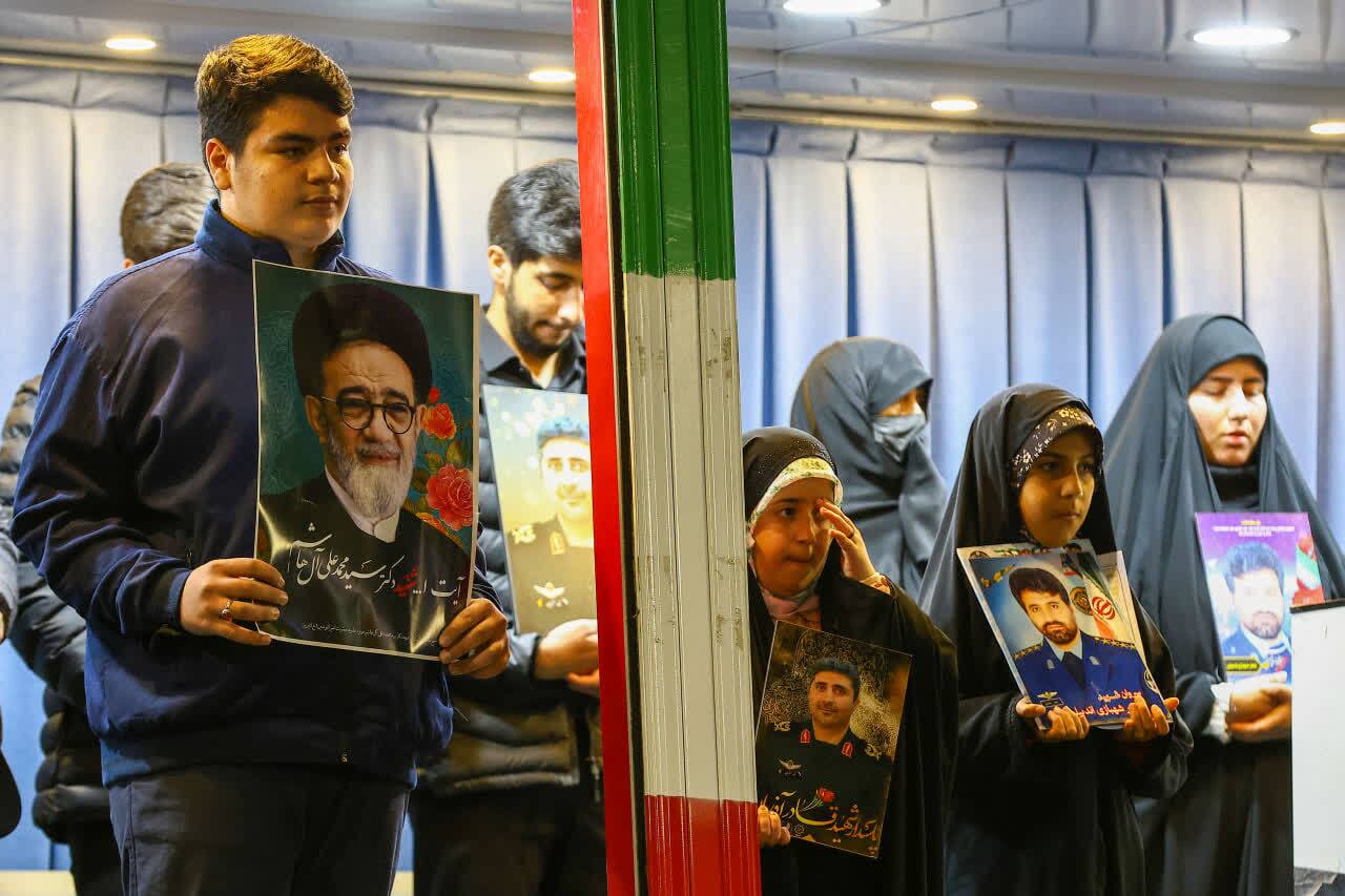 اجتماع مردمی تبریز در بزرگداشت رهبر شهید امت و تجدید بیعت با رهبر معظم انقلاب+ تصاویر اجتماع مردمی تبریز در بزرگداشت رهبر شهید امت و تجدید بیعت با رهبر معظم انقلاب+ تصاویر