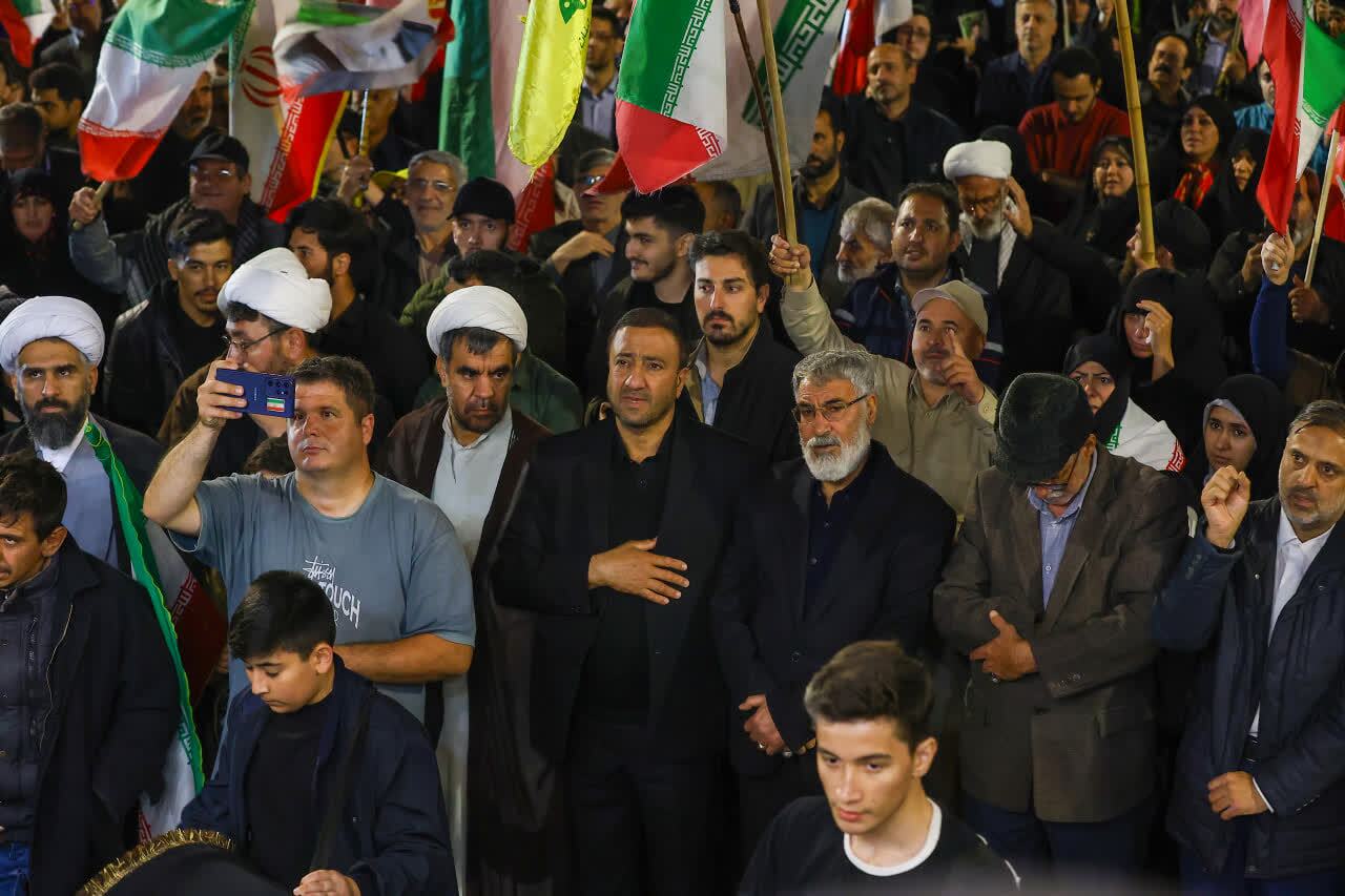 اجتماع مردمی تبریز در بزرگداشت رهبر شهید امت و تجدید بیعت با رهبر معظم انقلاب+ تصاویر اجتماع مردمی تبریز در بزرگداشت رهبر شهید امت و تجدید بیعت با رهبر معظم انقلاب+ تصاویر