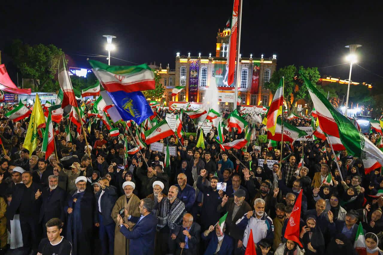 اجتماع مردمی تبریز در بزرگداشت رهبر شهید امت و تجدید بیعت با رهبر معظم انقلاب+ تصاویر اجتماع مردمی تبریز در بزرگداشت رهبر شهید امت و تجدید بیعت با رهبر معظم انقلاب+ تصاویر