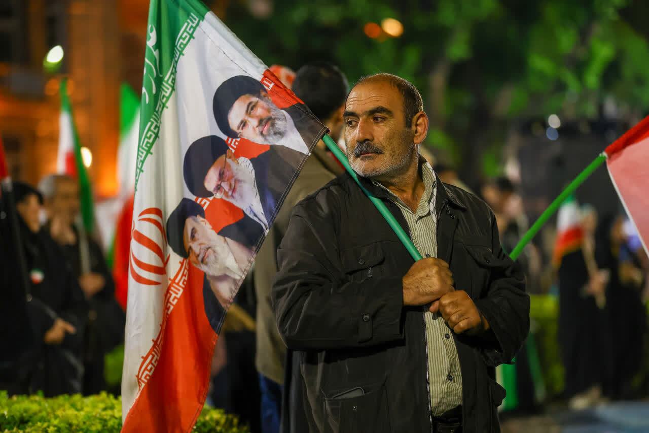 اجتماع مردمی تبریز در بزرگداشت رهبر شهید امت و تجدید بیعت با رهبر معظم انقلاب+ تصاویر اجتماع مردمی تبریز در بزرگداشت رهبر شهید امت و تجدید بیعت با رهبر معظم انقلاب+ تصاویر