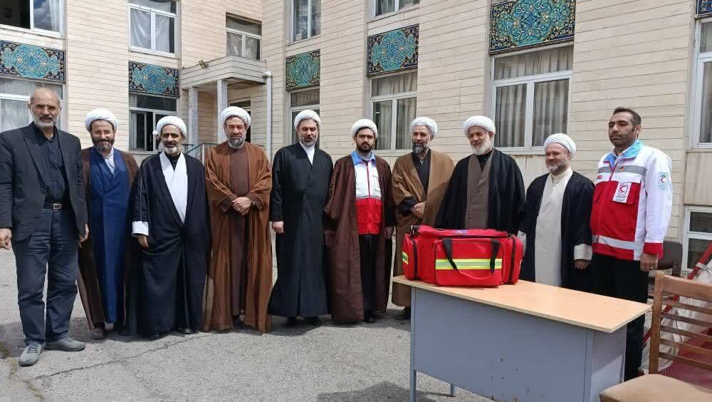 برپایی ایستگاه غربالگری سلامت در حوزه علمیه حضرت ولی‌عصر+ تصاویر