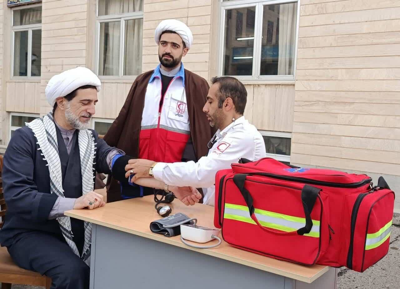 برپایی ایستگاه غربالگری سلامت در حوزه علمیه حضرت ولی‌عصر+ تصاویر