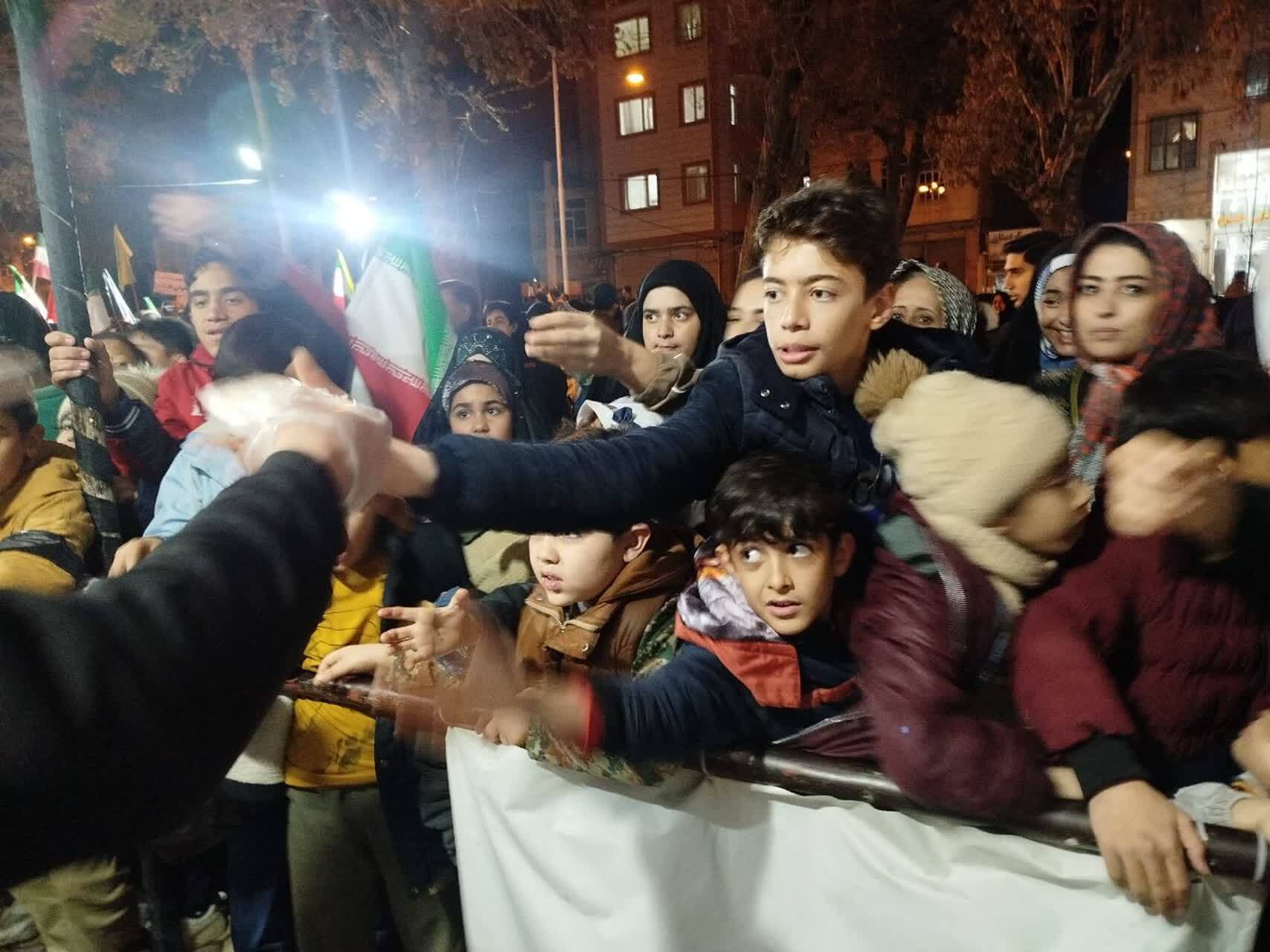 برپایی موکب جهادی منالقلوب حوزه امام صادق+ تصاویر برپایی موکب جهادی منالقلوب حوزه امام صادق+ تصاویر