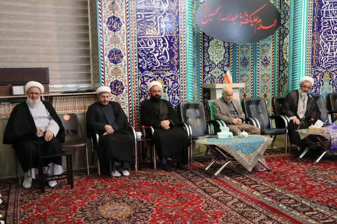 تجلیل از خادمان کاروانهای زیارتی آذربایجان شرقی تجلیل از خادمان کاروانهای زیارتی آذربایجان شرقی