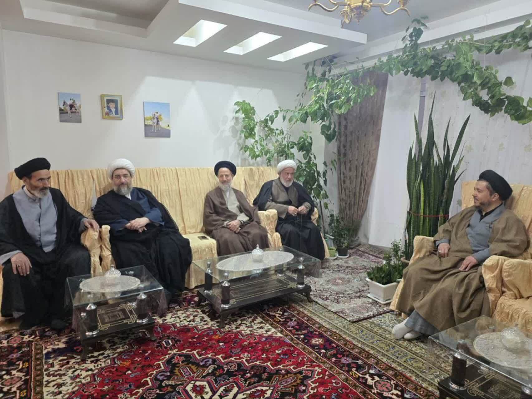 تقدیر امام جمعه تبریز از خدمات علمی و تبلیغی دو تن از علمای استان+ تصاویر تقدیر امام جمعه تبریز از خدمات علمی و تبلیغی دو تن از علمای استان+ تصاویر