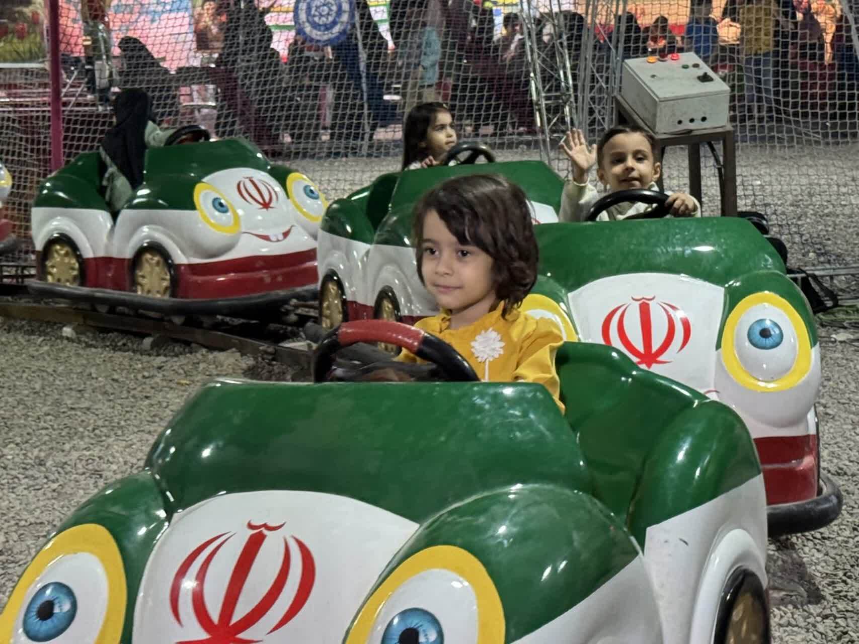 هربازی مقاومت؛ میعادگاه بیداری نوجوانان قم در شهربازی مقاومت  + فیلم