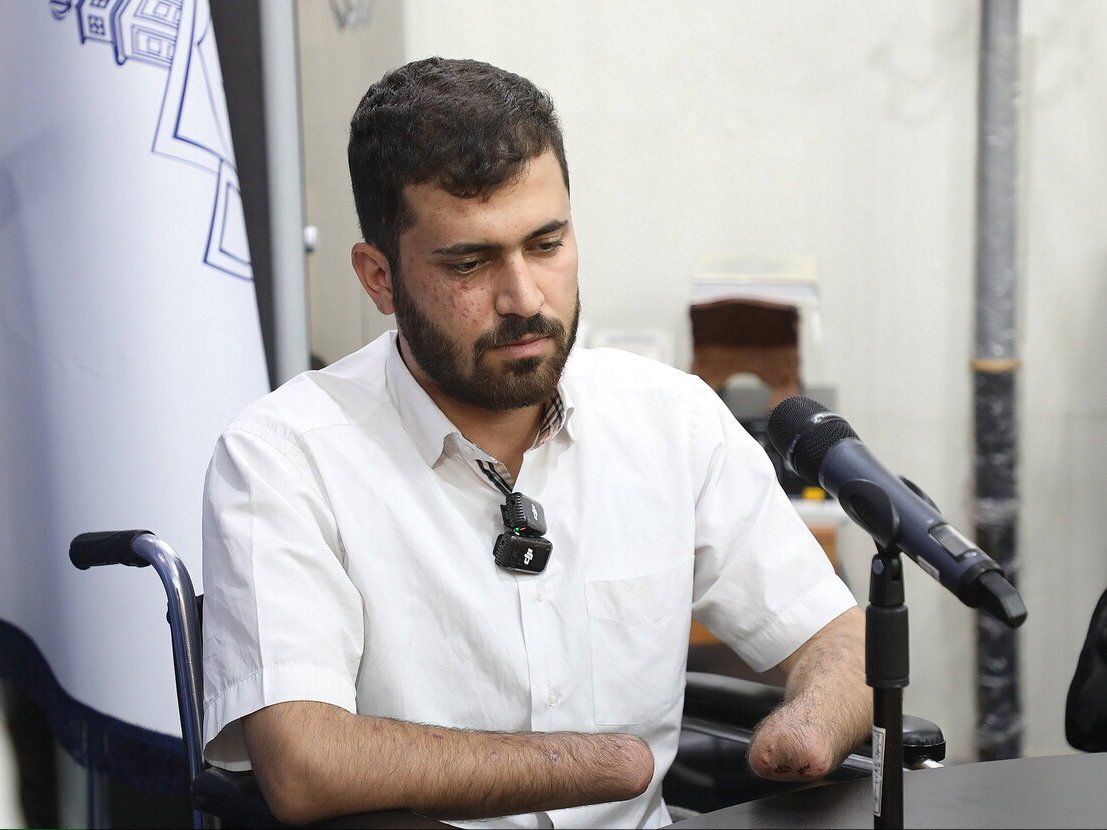 تقدیر و تکریم جانباز دهه هشتادی جنگ رمضان در مجمع نمایندگان طلاب قم تقدیر و تکریم جانباز دهه هشتادی جنگ رمضان در مجمع نمایندگان طلاب قم