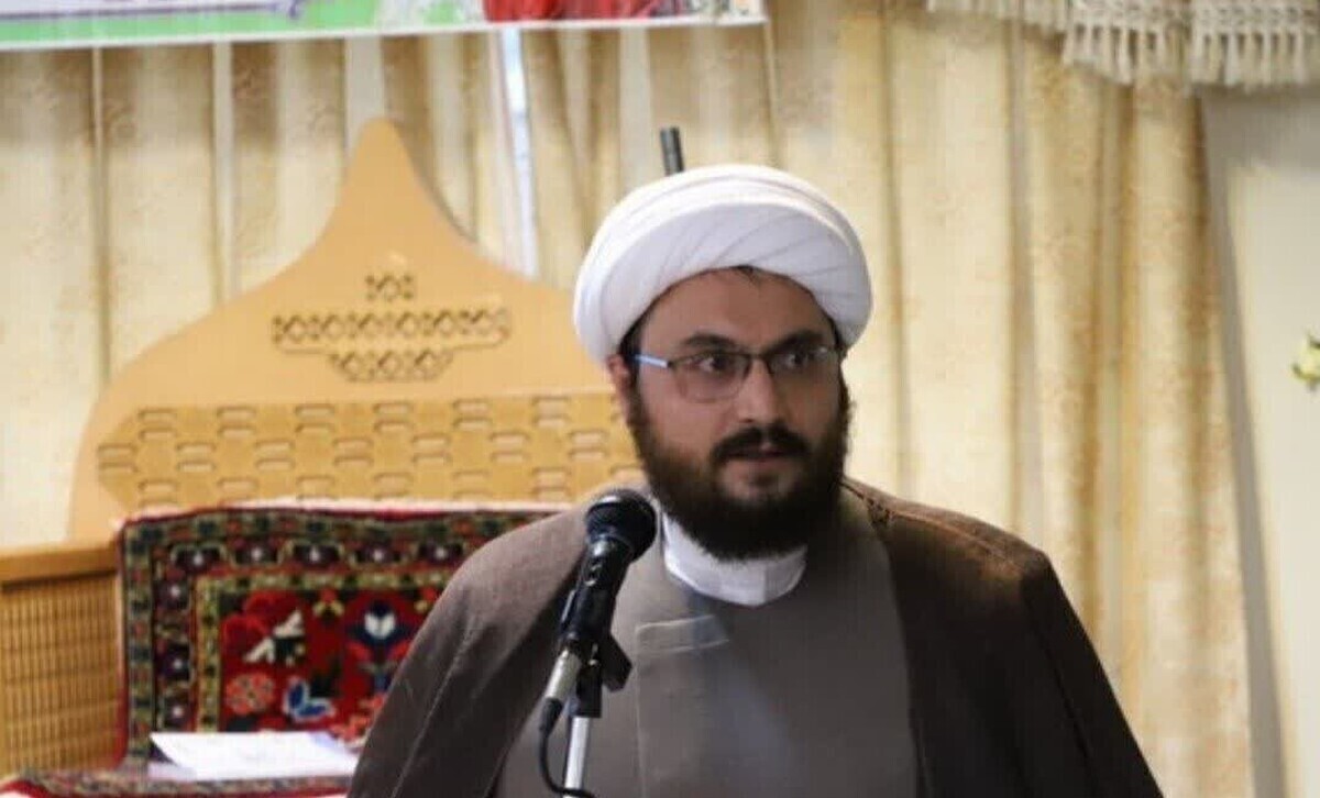 حوزه پیشرو باید «مرجع اعتماد فکری جامعه» باقی بماند