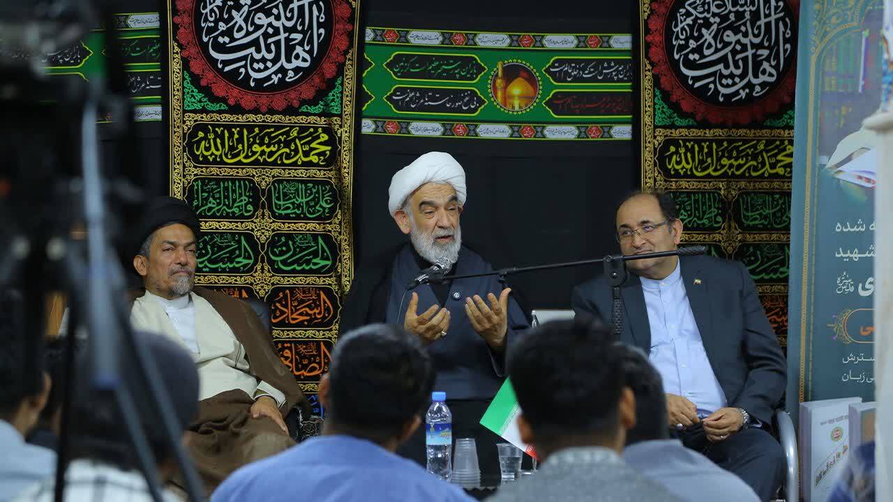 رونمایی از آثار ترجمهشده شهید امام خامنهای به زبان بنگالی در قم رونمایی از آثار ترجمهشده شهید امام خامنهای به زبان بنگالی در قم